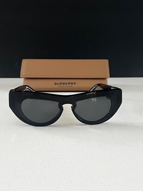Burberry BE4422U411287 Black cat-eye sunglasses main image 10